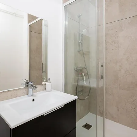 Le Moderne - 4 Ch Proche Maisons De Champagne Apartment